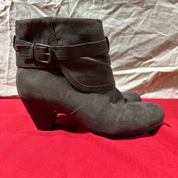 Solanz Brown Boots - Picture 6 of 9